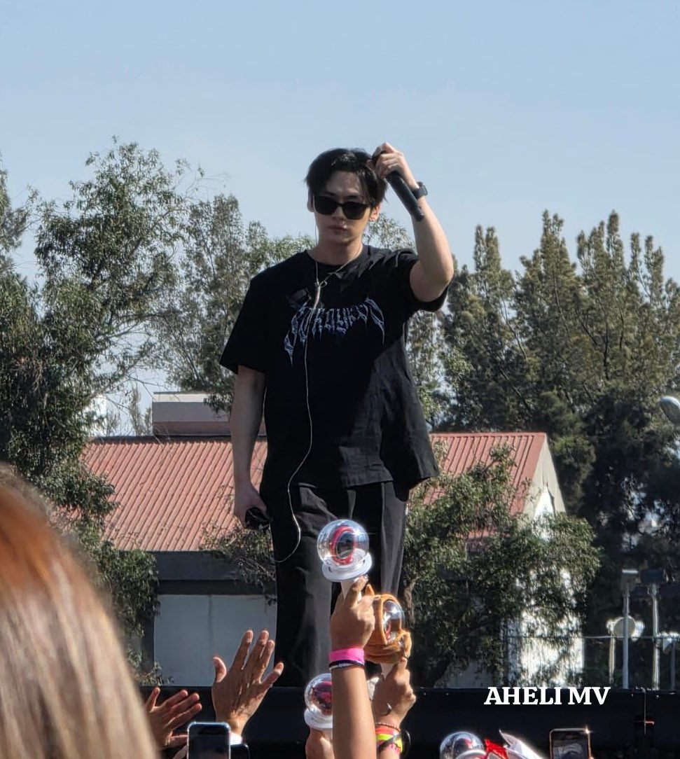 userlinoring's tweet photo. oh he looks soooo NAMJAAAA https://t.co/73nEw65Xt0