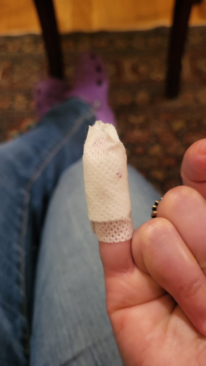 lufezare89's tweet image. Toda una vida lavando los platos de manera manual y nunca me corte , hace una semana me cambie de casa y tiene lava vajillas.... hoy  la 2 vez que la uso me corte sacando los platos secos .... toma tu visita a urgencias y toma tus 4 puntos.
Mi mayor peligro .. soy yo misma #joder