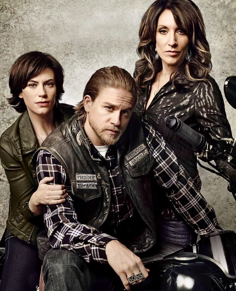 BlueFlamingos7's tweet photo. #samcro #holytrinity #tara #jax #gemma โ ๏ธ๐๏ธ
#charliehunnam #maggiesiff #kateysagal โฅ๏ธ
#outlawfamily #charmingca #clubpresident โฆ@SOAMediaAddictsโฉ https://t.co/zsyNfFM5r7
