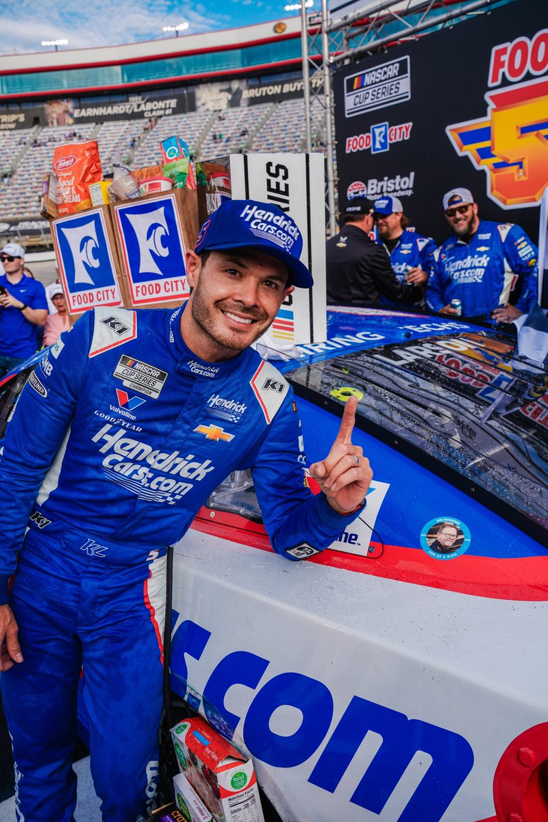 TeamHendrick's tweet photo. Forever part of this team. https://t.co/gxBA8rBNDd