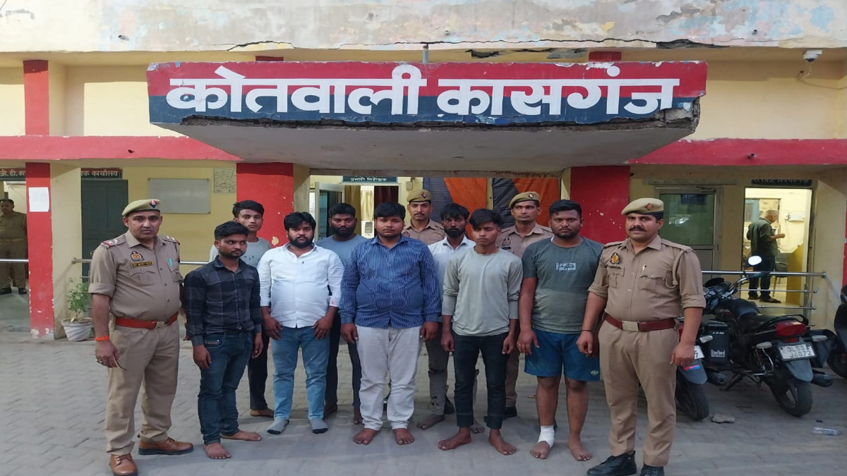 zoo_bear's tweet photo. A 16-year-old minor girl was allegedly gang-raped by several men in front of her fiancé in Kasganj district, Uttar Pradesh. The victim had gone for a picnic on Hazara canal with her fiancé. The accused first made a video of the girl. Then they allegedly gang-raped her by threatening to make the video viral. Police arrested 8 accused, Akhilesh Pratap Singh, Amit Kumar, Sonu, Rinku, Ajay Kumar, Saurabh, Brijesh Kumar, Sonu Kumar.