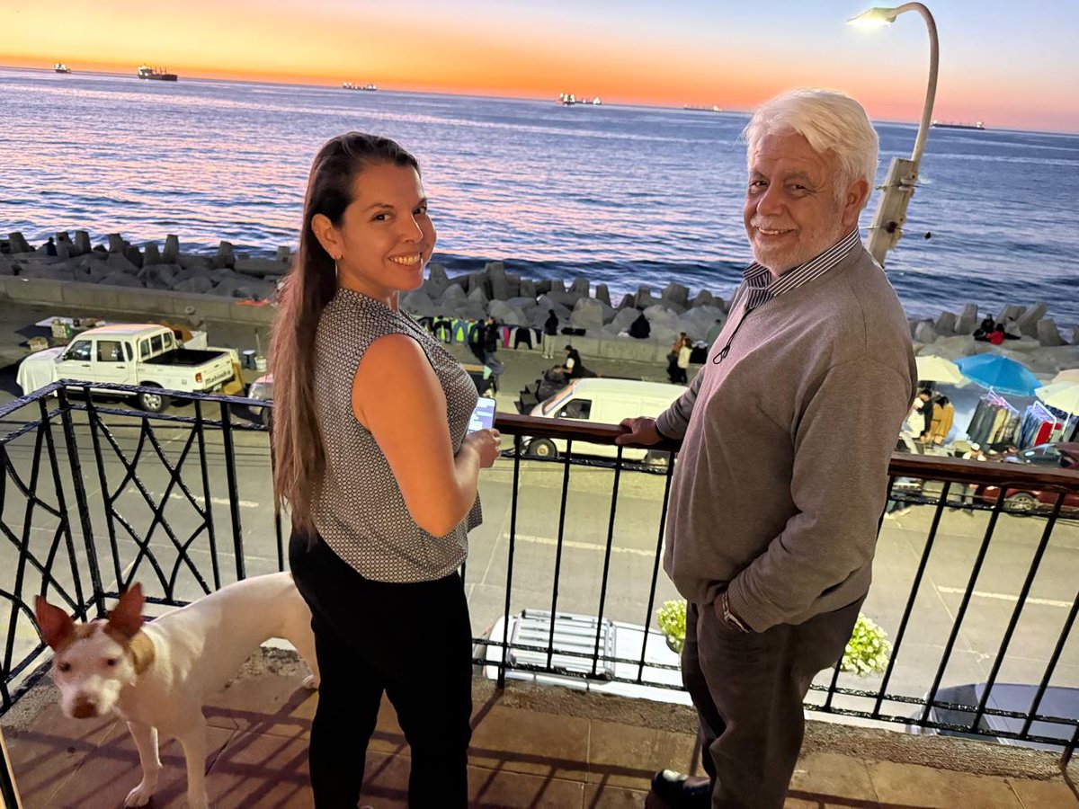 desamarilla's tweet photo. #BuenDomingo seres!
Acá con mi padre, mentor, compañero y amigo, disfrutando la tarde en nuestro nuevo espacio familiar.
Aprovecho de pasar el dato de #tasaciones en bienes raíces. Ambos profesionales y peritos de varias cortes en regiones y RM.
La perrita es perita en amar ❤️ https://t.co/Ens0nMb5oz