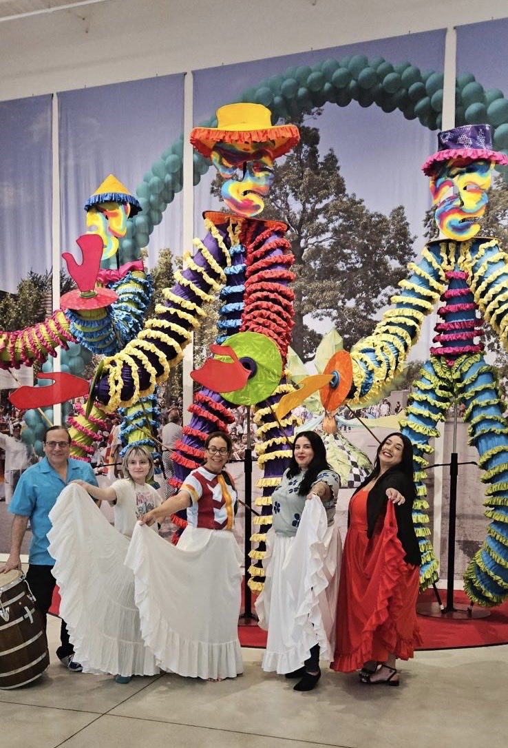 Telling Stories withthe Bomba Drums @clevelandmuseumofart 

#whenjuliadancedbomba #cuandojuliabailababomba