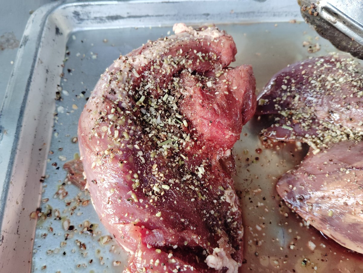 SeikeTerrasse's tweet photo. 寒い中でのBBQ🥩
#せいけテラス
#BBQ
#猪ヒレ
#猪ハート
#猪ス���アリブ
#カツオタタキ https://t.co/04EGGYdJTi