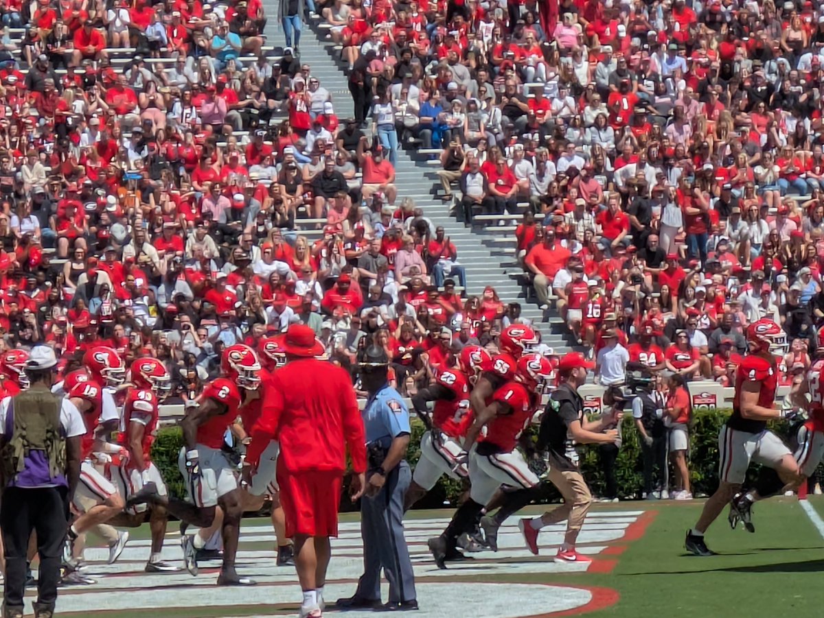 Natdavewilliams's tweet image. My oldest boys and I had a blast at G-Day. A low-key way for these budding Dawg fans to get the Sanford Stadium experience.
My takeaway: No one enjoys being a Dawg more than Brett Thorson. He was super active on the sidelines— waving at fans and talking with everyone around him.