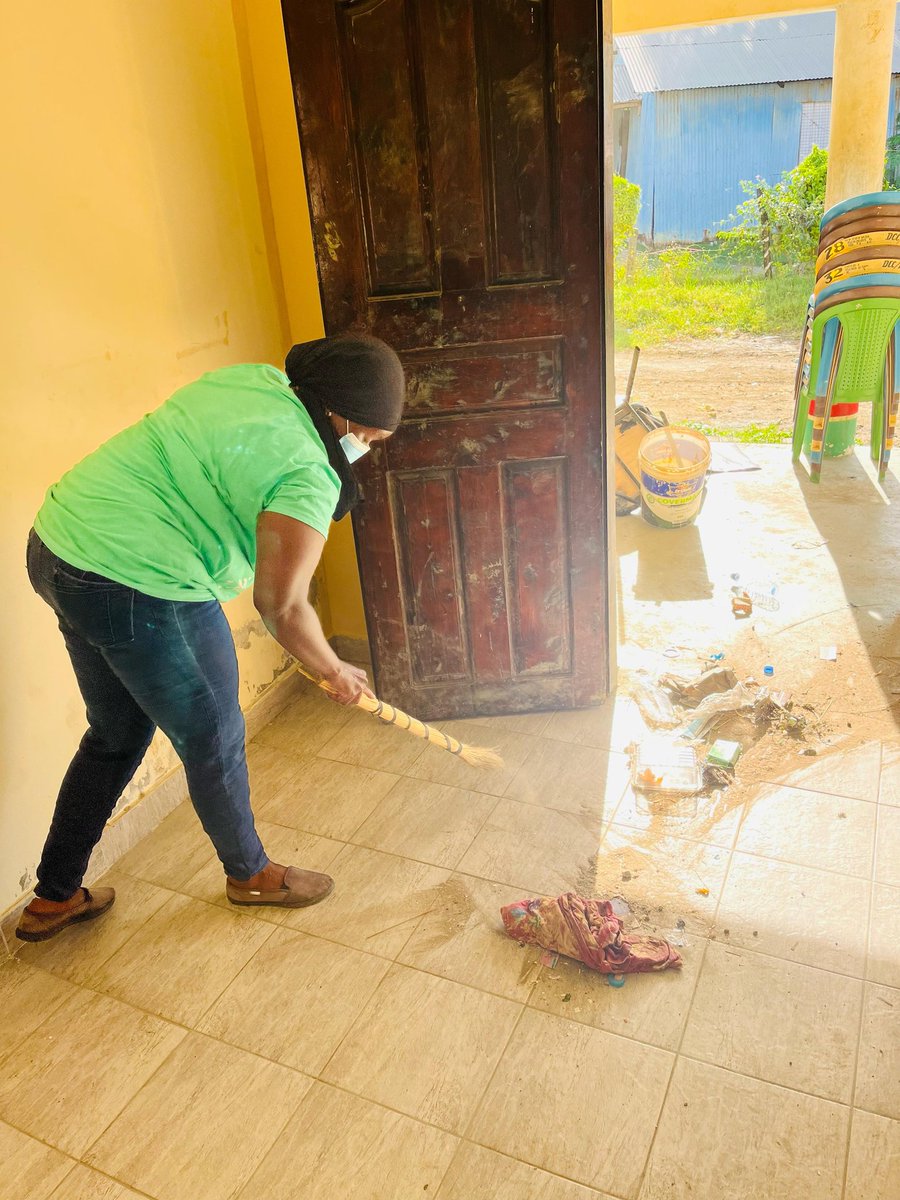 AmkeniC's tweet photo. OUR SAFE SPACE, OUR IDEA, OUR WAY - MASKANI YETU

The Maskani yetu establishment activity continues, and the youths are putting their ideas on how they want the maskani yetu center to look like, via graffiti, the colors, cleaning, scrubbing while enjoying.

#my4p #uwianomashinani https://t.co/9Xxk0jq5WR