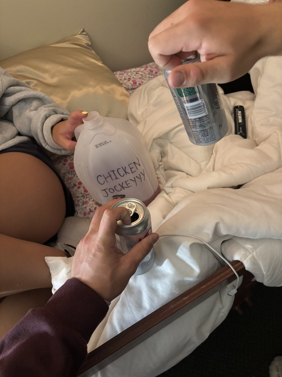 BBL_Jordan's tweet photo. #tappedin love a good Sunday huzz https://t.co/K7WZUjHRLJ