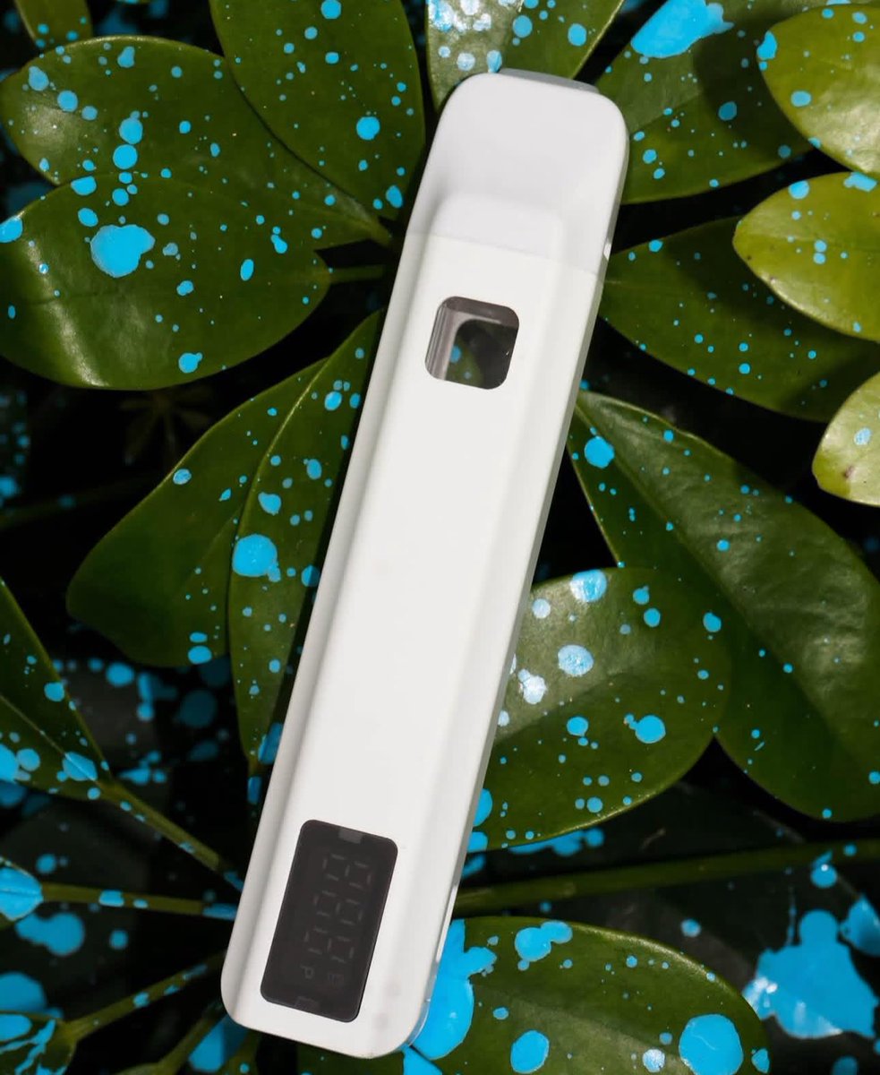 Relaxotech's tweet image. GD , the postless pod vape pen 1ml/2ml, with Draw active and digital display ,preheat and 3 voltage setting,All in one design, disposable pod vape for CBD.#distillateoil #distillatevapecarts #cbdvape #cbdvapepen #vapepen #disposablevape #podvape #liverosin #liveresin #D9