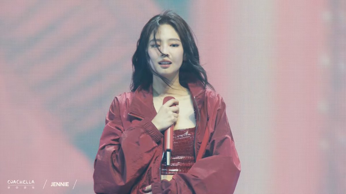 jealouslisa's tweet photo. her “i made it” moment oh 🥹 https://t.co/dvsj8u1uzD