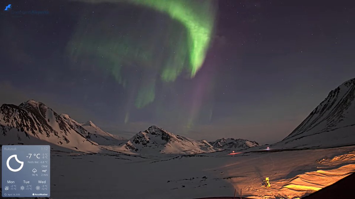OtaruPhantom's tweet photo. #デンマーク #Greenland #Kulusuk(北緯65度34分)cam1 Eastのライブカメラでこの後も #オーロラ を確認。いろいろ変化する #緑色オーロラ が出てくるよ。新SNS #bluesky(https://t.co/D8wbLfDYzM)もよろしく! URL: https://t.co/SCneT9y2ir #northernlights #aurora #Auroraborealis #dancing_curtain https://t.co/W10LV38Jdt