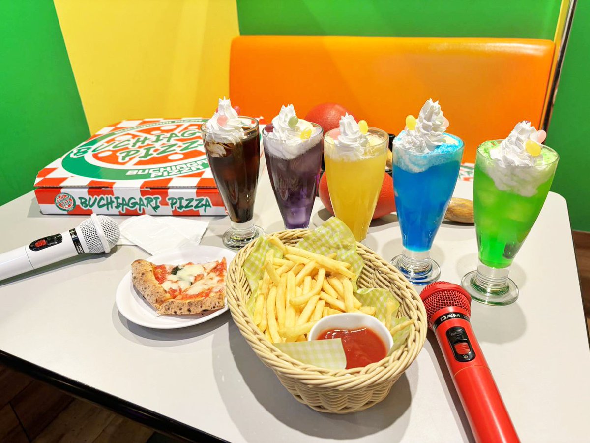昨日のカラオケ、めっちゃ盛り上がってたなぁ～！

ドリンクもカラフルでばえてたし、ピザもうま過ぎてヤバかったわぁ～！

明日もお昼からDAMでパーティーあるらしいんやけど楽しみやわ！

#ブチアガリ