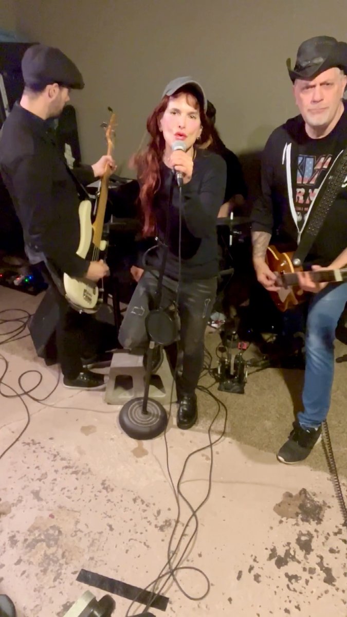 SpiderRockets's tweet image. Last night’s rehearsal had us tearing into “Break” — loud, live, and straight from the heart. No stage, no crowd, just pure energy from the practice room. 🎸🔥#RockNRoll #BandLife #BehindTheScenes #Break #RehearsalVibes #TurnItUp #RockOn #RawAndLoud #GarageSessions @Raquelfiglo