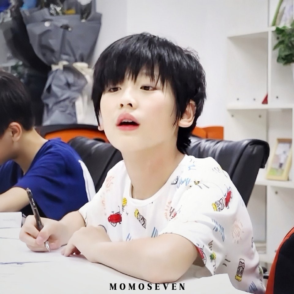 skipthebread's tweet photo. ดูน้องเซินตอนเด็ก ๆ จิ 🥺 อยากขับรถไปส่งเรียนคุมองทุกวัน เลิกเรียนพาไปกินไอติมพร้อมกำชับอย่าบอกแม่นะว่าป้าให้กิน 🥺🥺 https://t.co/RpnBPud5Kx