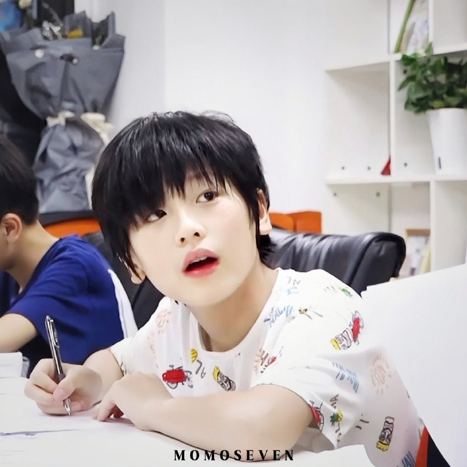 skipthebread's tweet photo. ดูน้องเซินตอนเด็ก ๆ จิ 🥺 อยากขับรถไปส่งเรียนคุมองทุกวัน เลิกเรียนพาไปกินไอติมพร้อมกำชับอย่าบอกแม่นะว่าป้าให้กิน 🥺🥺 https://t.co/RpnBPud5Kx