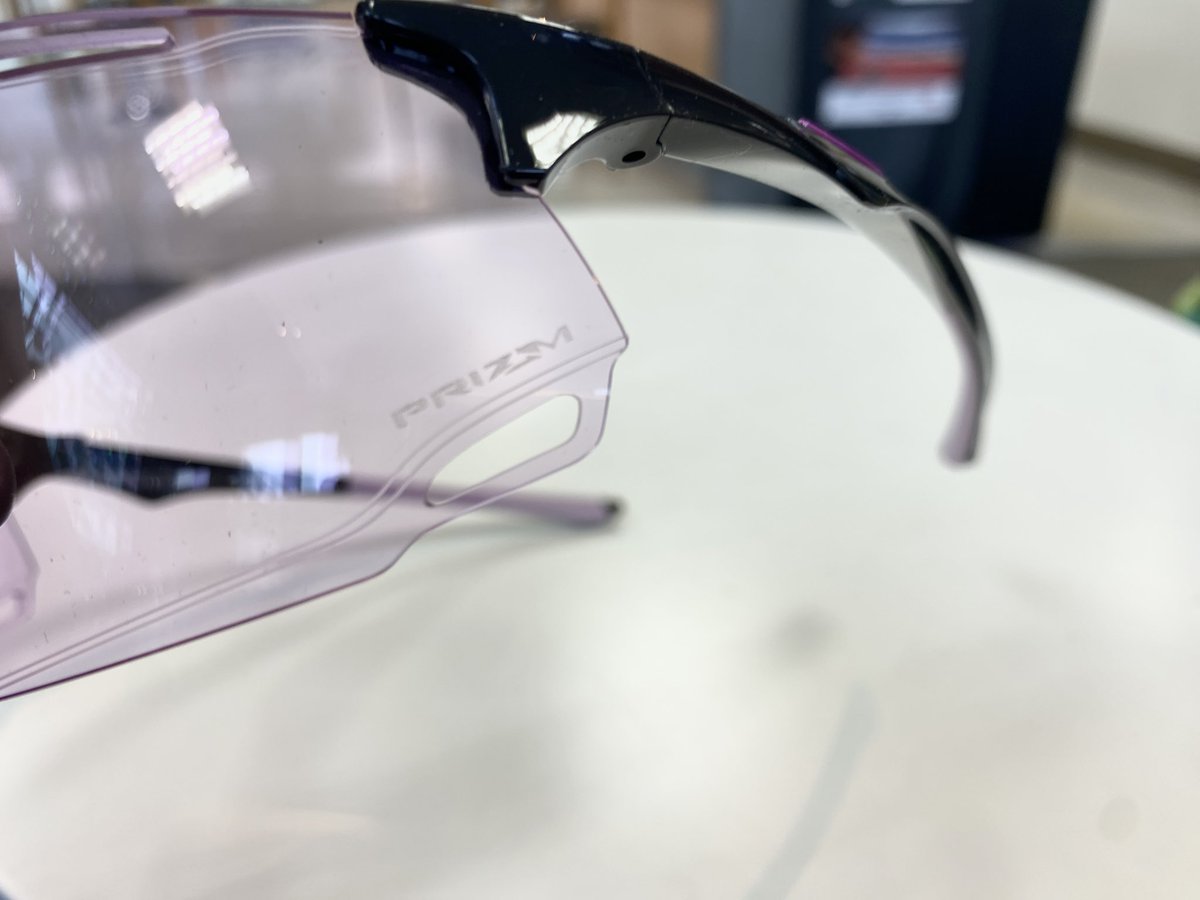 kineido's tweet image. OAKLEY最軽量スポーツサングラスCYBER DYNO(サイバーダイノ)のPolishedCarbon/PRIZM LowLightが金栄堂に入荷！昼夜を問わずクリアで鮮明な視界を映し出してくれるニューモデルです！
kineidou.co.jp/oakley/oakleyg…
#OAKLEY
#CYBER
#DYNO
#PRIZM
#LowLight
#オークリー
#サイバーダイノ
#スポーツサングラス