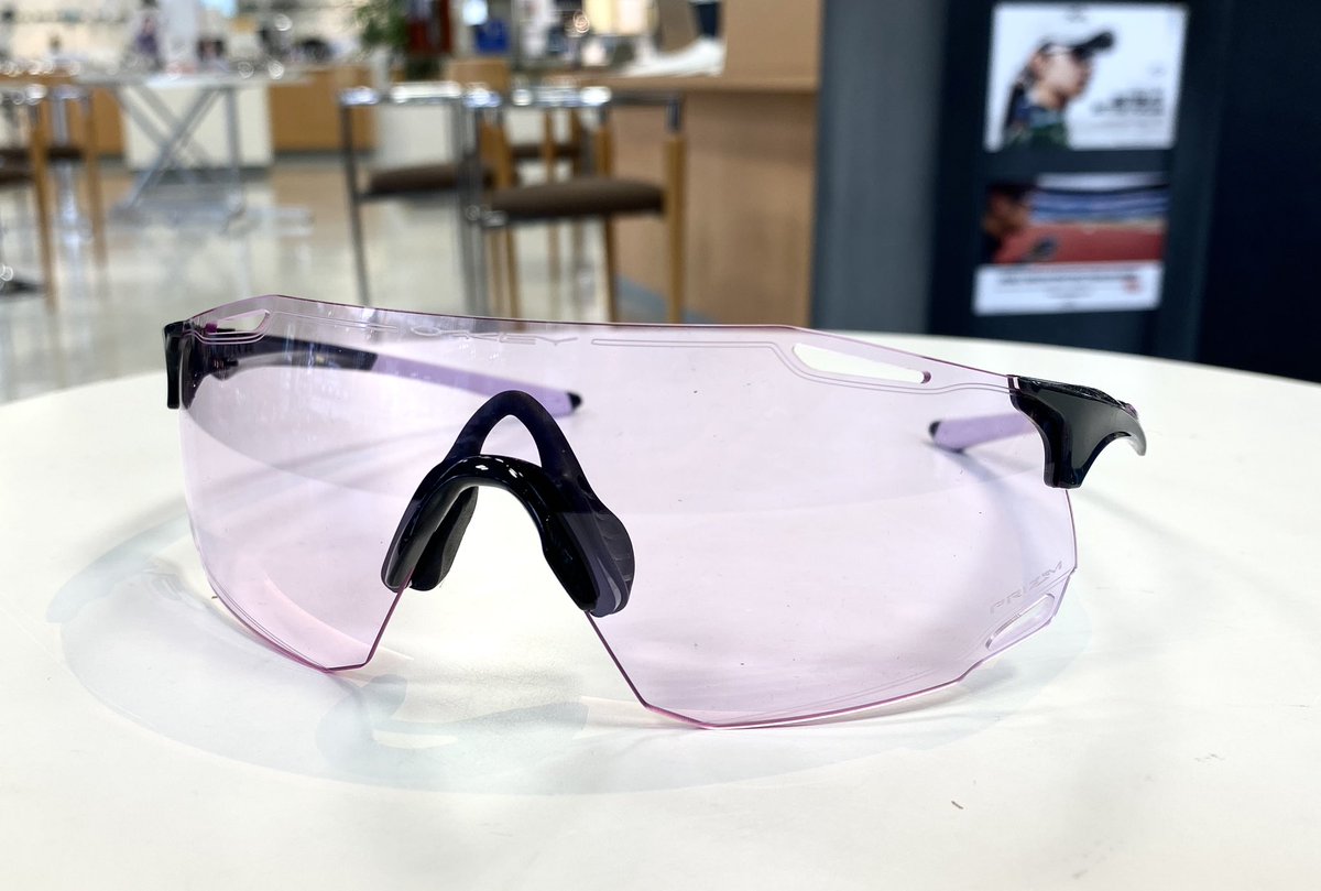 kineido's tweet image. OAKLEY最軽量スポーツサングラスCYBER DYNO(サイバーダイノ)のPolishedCarbon/PRIZM LowLightが金栄堂に入荷！昼夜を問わずクリアで鮮明な視界を映し出してくれるニューモデルです！
kineidou.co.jp/oakley/oakleyg…
#OAKLEY
#CYBER
#DYNO
#PRIZM
#LowLight
#オークリー
#サイバーダイノ
#スポーツサングラス