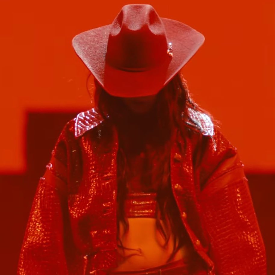 viral tweets of jennie at coachella ; a thread