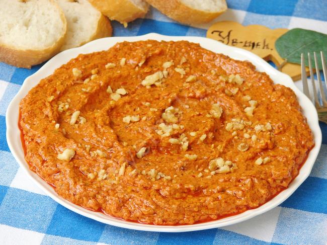 yemeknet's tweet photo. Yoğurtlu Acuka #YoğurtluAcuka #Acuka #YoğurtluMeze #Meze #Kahvaltılık #PratikTarif #Lezzetli #FarklıTarif #EvYapımı #Acı https://t.co/scbDuUFtz7 https://t.co/UDkVo92GxL