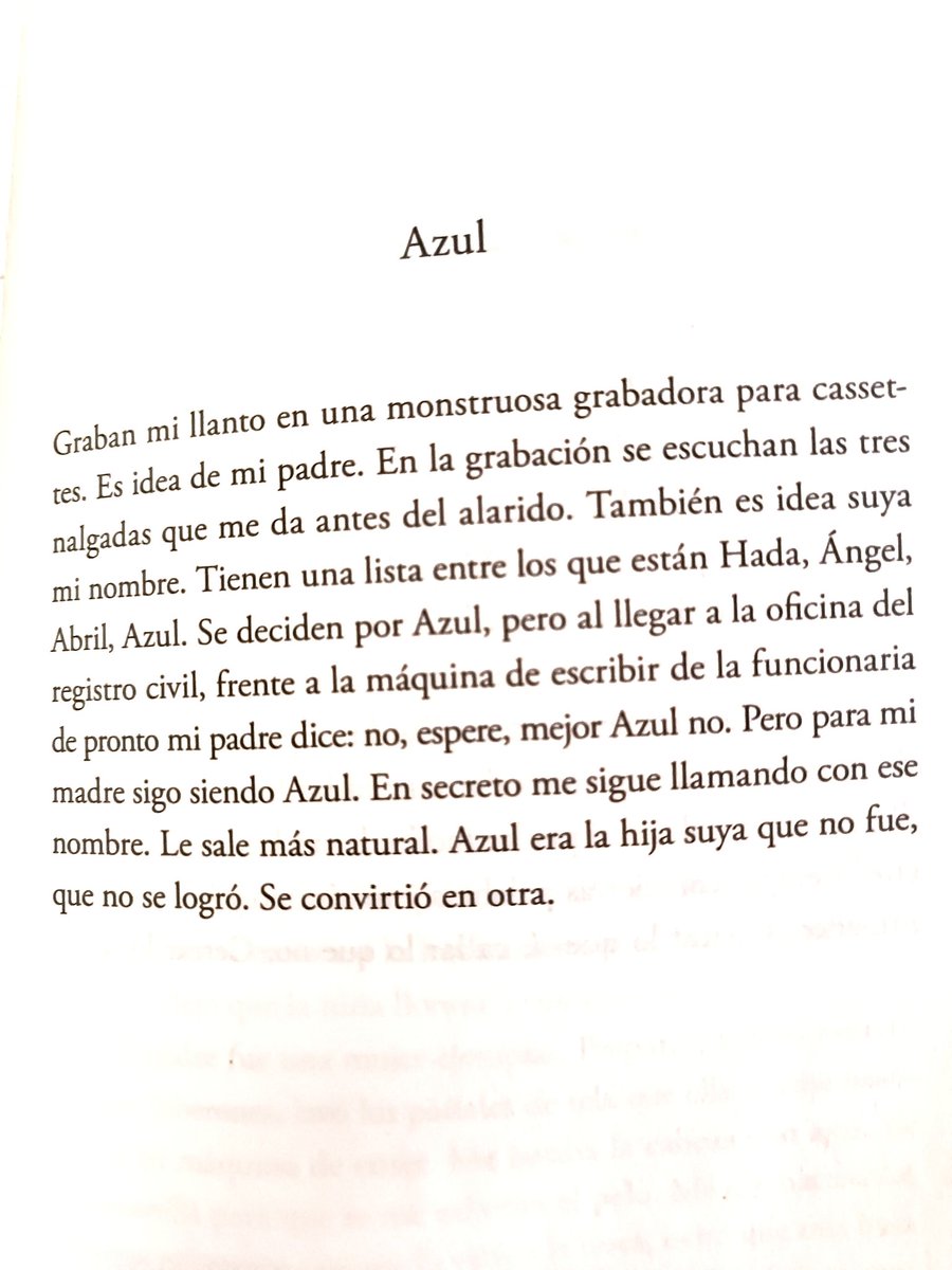 Edgar Guerra (@edgarguerrab) on Twitter photo Qué hermosa y profunda esta novela de <a href="/avebarrera/">ave barrera</a>. Un poema largo, pleno de imágenes, densidad poética y una sensibilidad que arroba. Uno se espejea tanto.
Hermoso libro. Qué hermosa y profunda esta novela de <a href="/avebarrera/">ave barrera</a>. Un poema largo, pleno de imágenes, densidad poética y una sensibilidad que arroba. Uno se espejea tanto.
Hermoso libro.