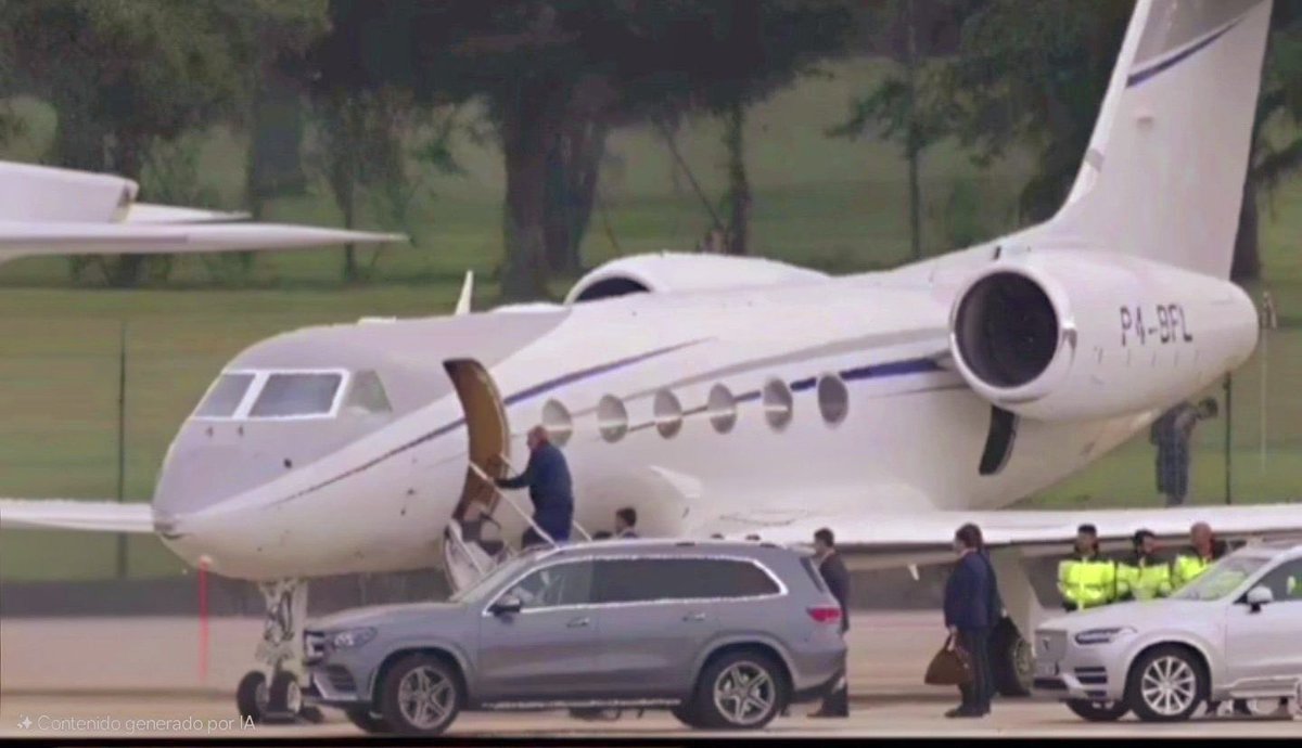 chucho_cuerero's tweet image. Así se ven doscientos pesos en la cartera.