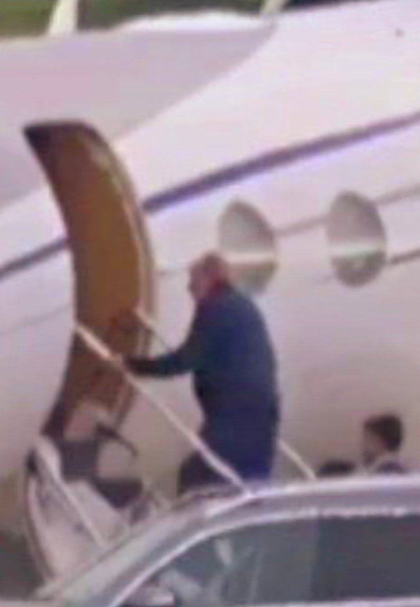 chucho_cuerero's tweet image. Así se ven doscientos pesos en la cartera.