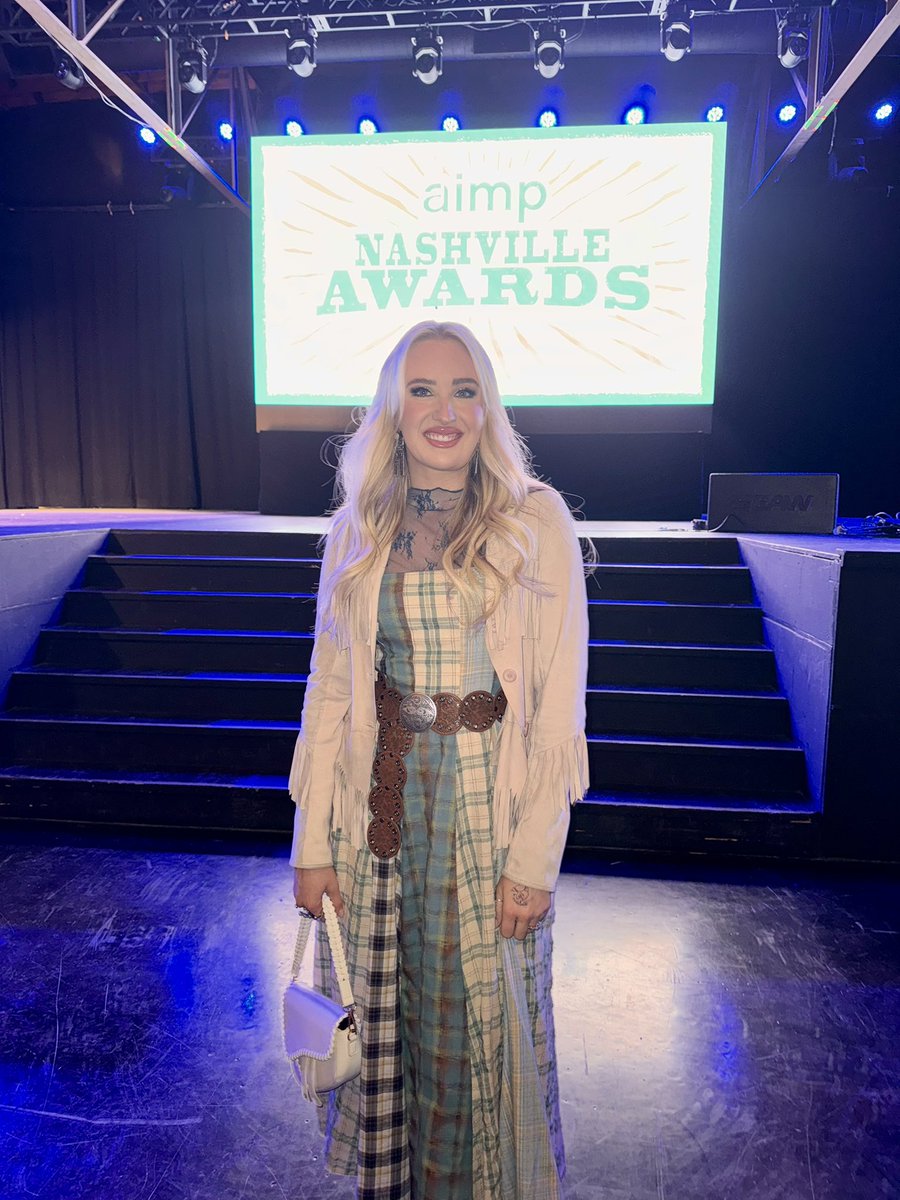 thetorimartin's tweet image. chasing sunshine and spring dreams 🌷 

#bringonspring