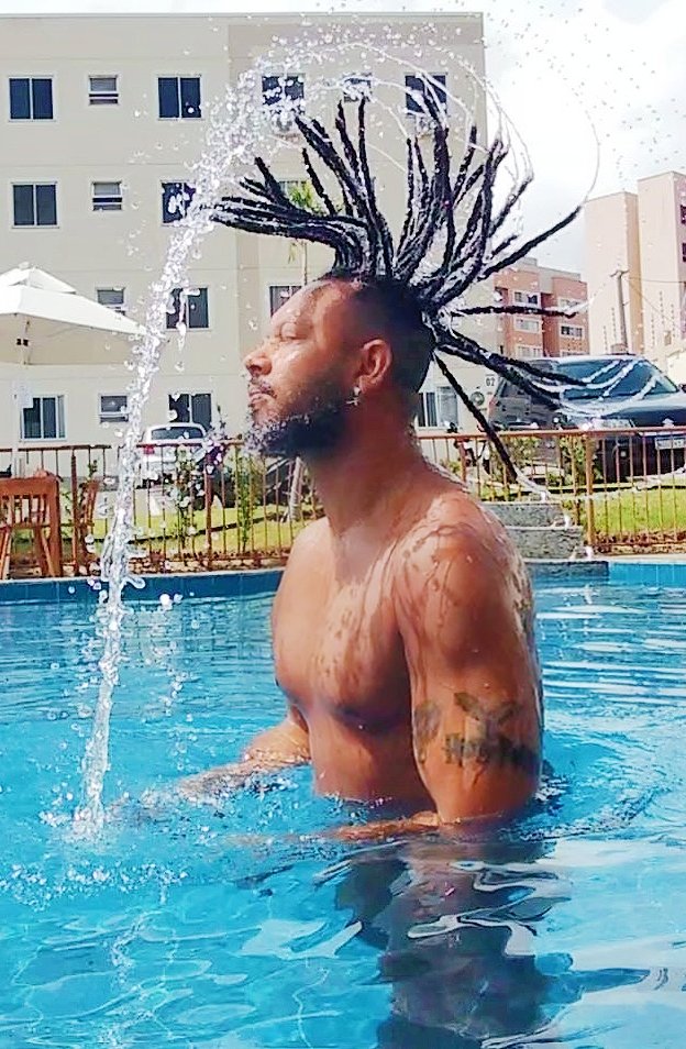 DiegoFe30299931's tweet photo. O gato que dá azar é PRETO!

#preto #grande #tatuado #dreads 
#solepiscina #meular https://t.co/HXHbObjYRw