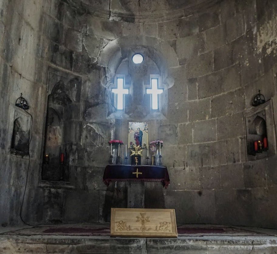 mayaalexstrasza's tweet photo. Tatev Monastery, Armenia. 🇦🇲
Source: Niloofar Esfahanni
#armenia #hayastan #tatev #tatevmonastery #caucasus #christians #cristãos #boanite #barigisher #բարիգիշեր #goodnight🌙 #buenasnoches #gutennacht #faith #monasterio #monastery #հայաստան #տաթևիվանք #europe https://t.co/JttQM8MwQ0