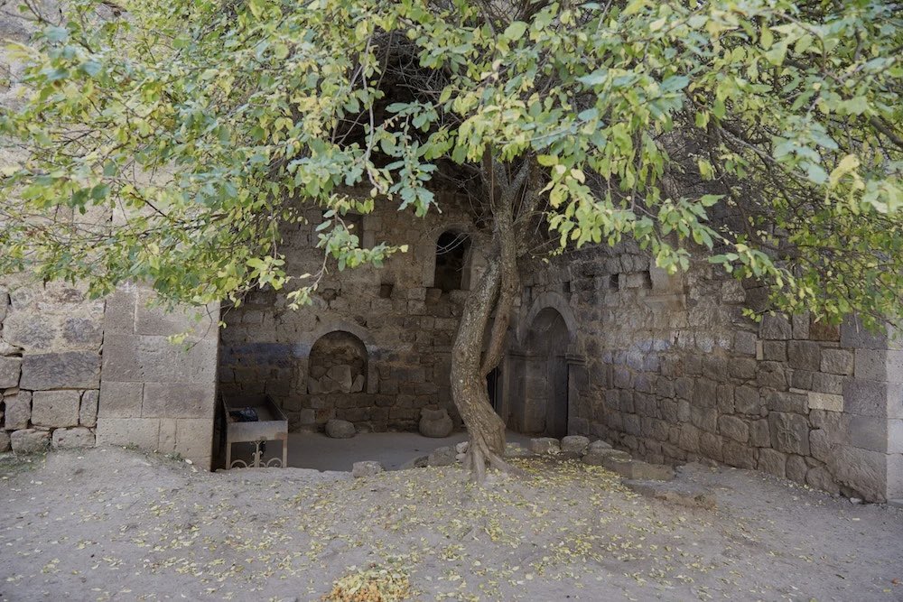 mayaalexstrasza's tweet photo. Tatev Monastery, Armenia. 🇦🇲
Source: Niloofar Esfahanni
#armenia #hayastan #tatev #tatevmonastery #caucasus #christians #cristãos #boanite #barigisher #բարիգիշեր #goodnight🌙 #buenasnoches #gutennacht #faith #monasterio #monastery #հայաստան #տաթևիվանք #europe https://t.co/JttQM8MwQ0