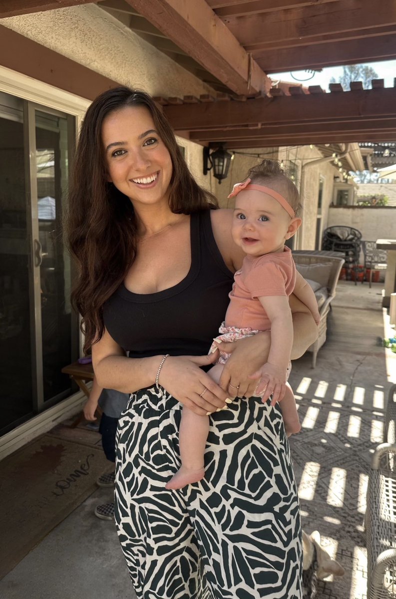 being an aunt is my favorite thing in the world 🥹