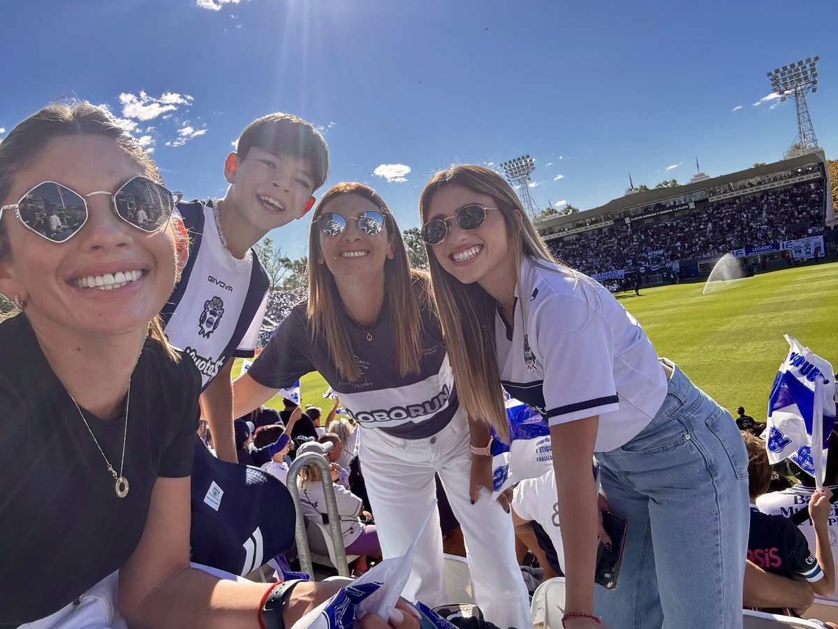 🤍💙🤍🐺