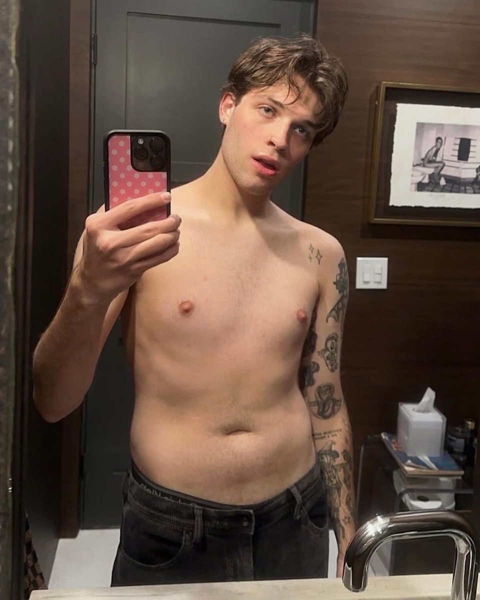 gayeditsss's tweet photo. Bro he’s so fine I’m a Nick boy like 😛😁 #nicksturniolo https://t.co/t3ozJAPiwS