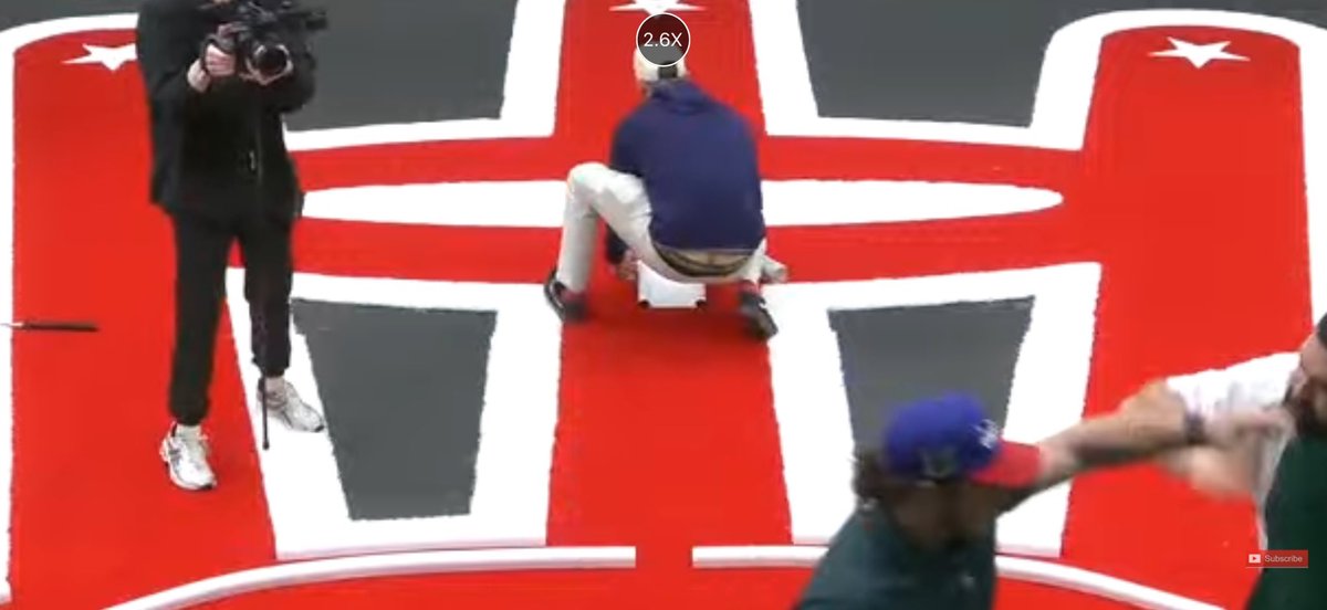 Sussingtons0's tweet photo. Hey @Philly_Mays you aren’t the only PMT member to have an exposed crack. @hen_ease 

Cc: @BarstoolBigCat @PFTCommenter https://t.co/Q02Yjiu0Sy