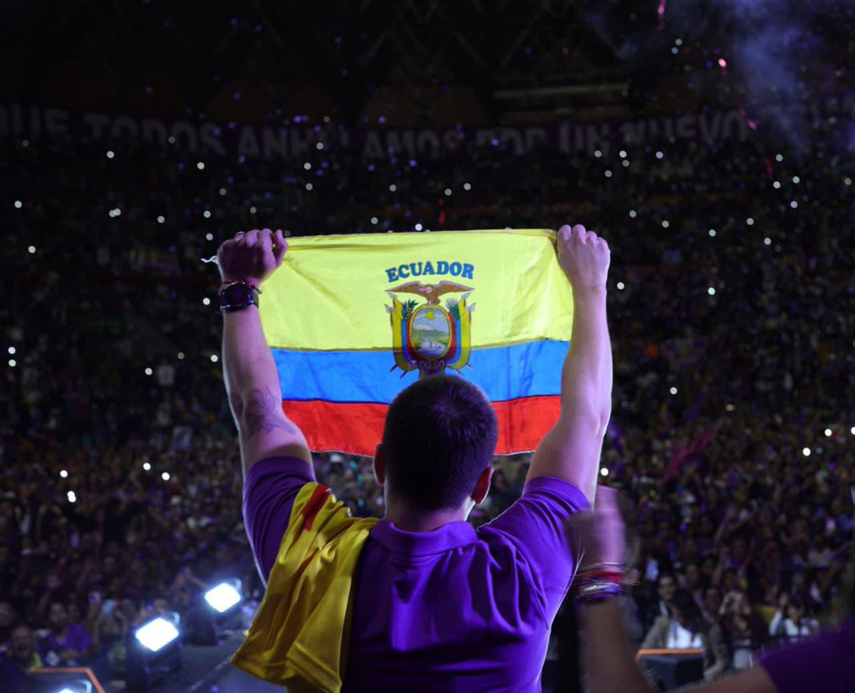 Presidente Bukele News (@nayibbukeledice) on Twitter photo Felicidades al pueblo ecuatoriano y a su presidente reelecto <a href="/DanielNoboaOk/">Daniel Noboa Azin</a> por está victoria irreversible. 👏👏👏 Felicidades al pueblo ecuatoriano y a su presidente reelecto <a href="/DanielNoboaOk/">Daniel Noboa Azin</a> por está victoria irreversible. 👏👏👏