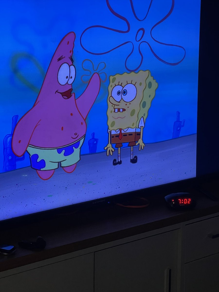 KuroDaSilverFox's tweet photo. When you watch old SpongeBob with your Boyfriend cuz childhood https://t.co/FxAQfL5Dw3