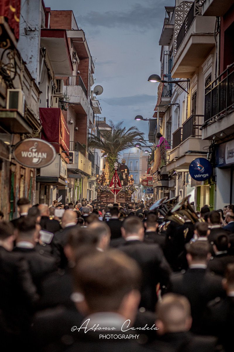 alcanrom's tweet photo. A Special Moment: No comments, pasen y escuchen la banda sonora del Domingo de Ramos en Dos Hermanas.

@EDH_1969 @borriquitadh https://t.co/rBqbDE9WVX
