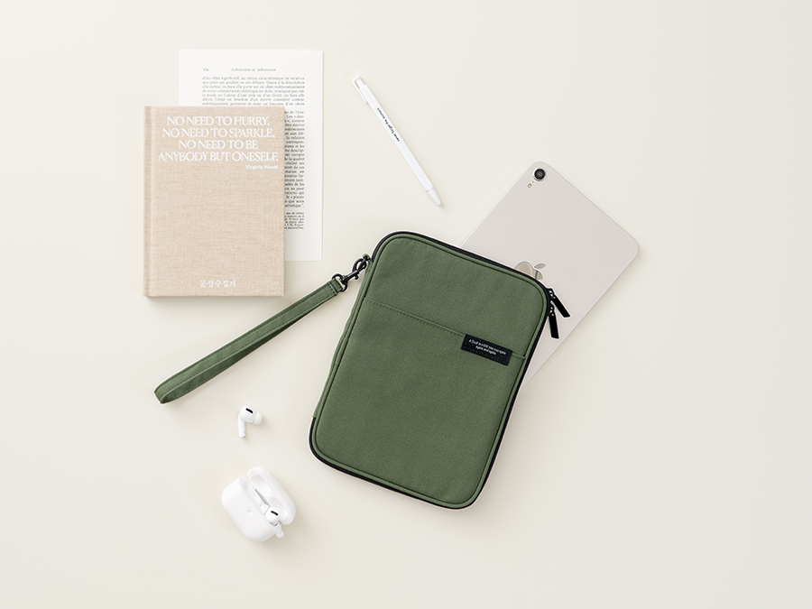 yes24_official's tweet image. 📚 책 가지고 다니실 땐, 이거 하나면 깔끔해요!
4월의 예스굿즈 : 멀티 북파우치

예스굿즈 더보기 ▶ ye4.kr/UsHEj 

#RT + #팔로우 해주시면
추첨을 통해 1분께 선물로 보내드릴게요! 🎁
📅 4/30(수) 타래로 당첨자 발표 (색상 랜덤)