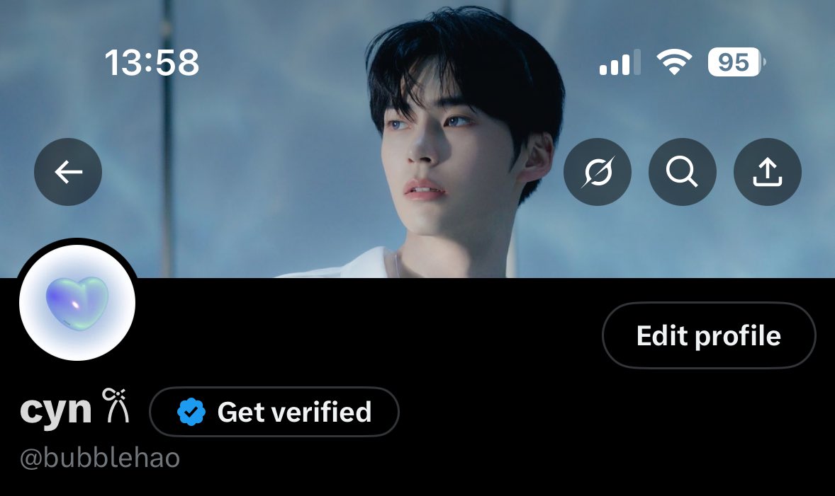 bubblehao's tweet photo. changed my pfp + header after a while 😳 this was me https://t.co/DEVa9CFMMU