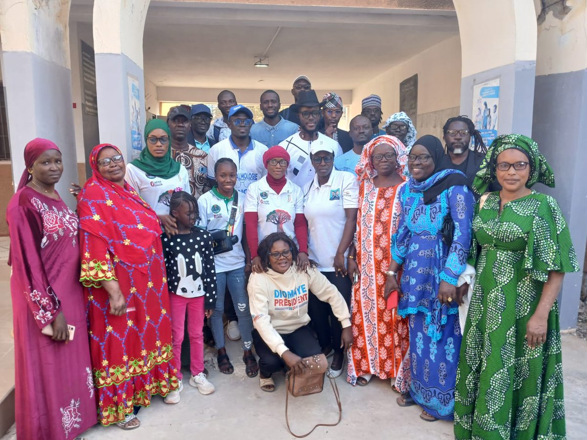 Pastef_TSM767's tweet photo. Ce samedi 12 avril et le dimanche 13 avril. Pastef Thiaroye sur mer a organisé deux journées de consultation gratuite en ophtalmologie à Thiaroye azur et à l'école zone franche.
Bilan global des 2 journées: 
460 personnes consultées et le même nombre de lunettes distribuées. https://t.co/LL9brMo5sp
