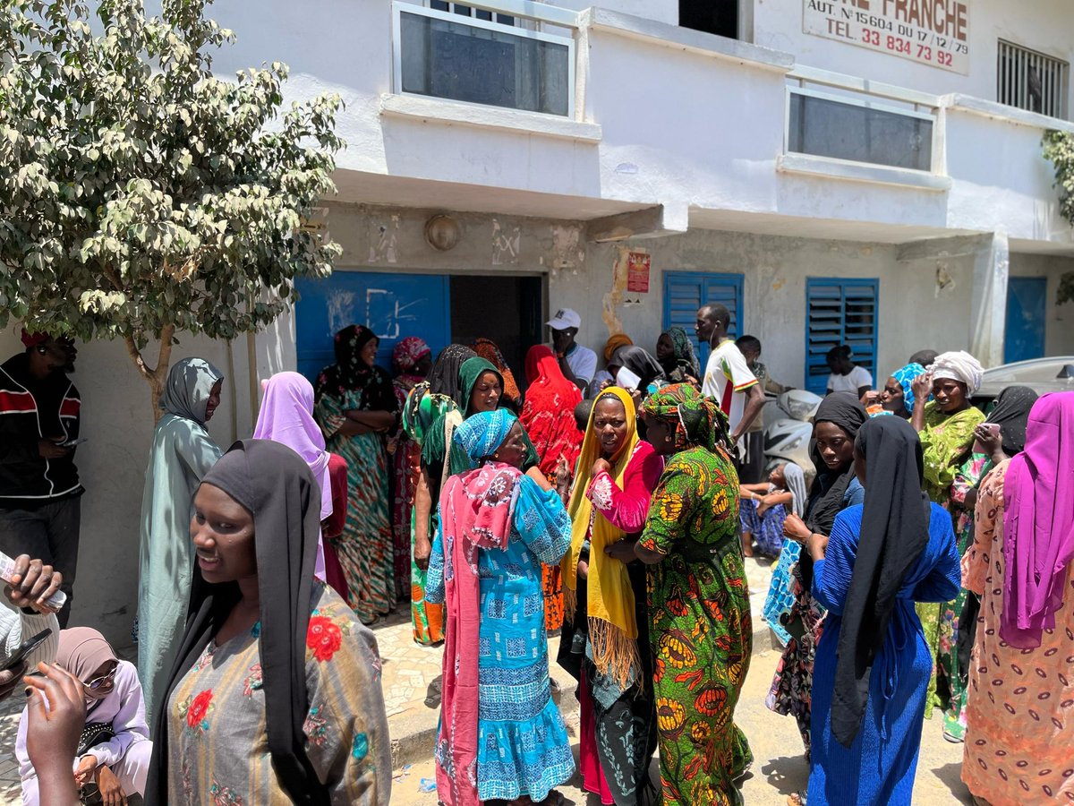 Pastef_TSM767's tweet photo. Ce samedi 12 avril et le dimanche 13 avril. Pastef Thiaroye sur mer a organisé deux journées de consultation gratuite en ophtalmologie à Thiaroye azur et à l'école zone franche.
Bilan global des 2 journées: 
460 personnes consultées et le même nombre de lunettes distribuées. https://t.co/LL9brMo5sp