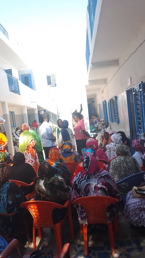 Pastef_TSM767's tweet photo. Ce samedi 12 avril et le dimanche 13 avril. Pastef Thiaroye sur mer a organisé deux journées de consultation gratuite en ophtalmologie à Thiaroye azur et à l'école zone franche.
Bilan global des 2 journées: 
460 personnes consultées et le même nombre de lunettes distribuées. https://t.co/LL9brMo5sp