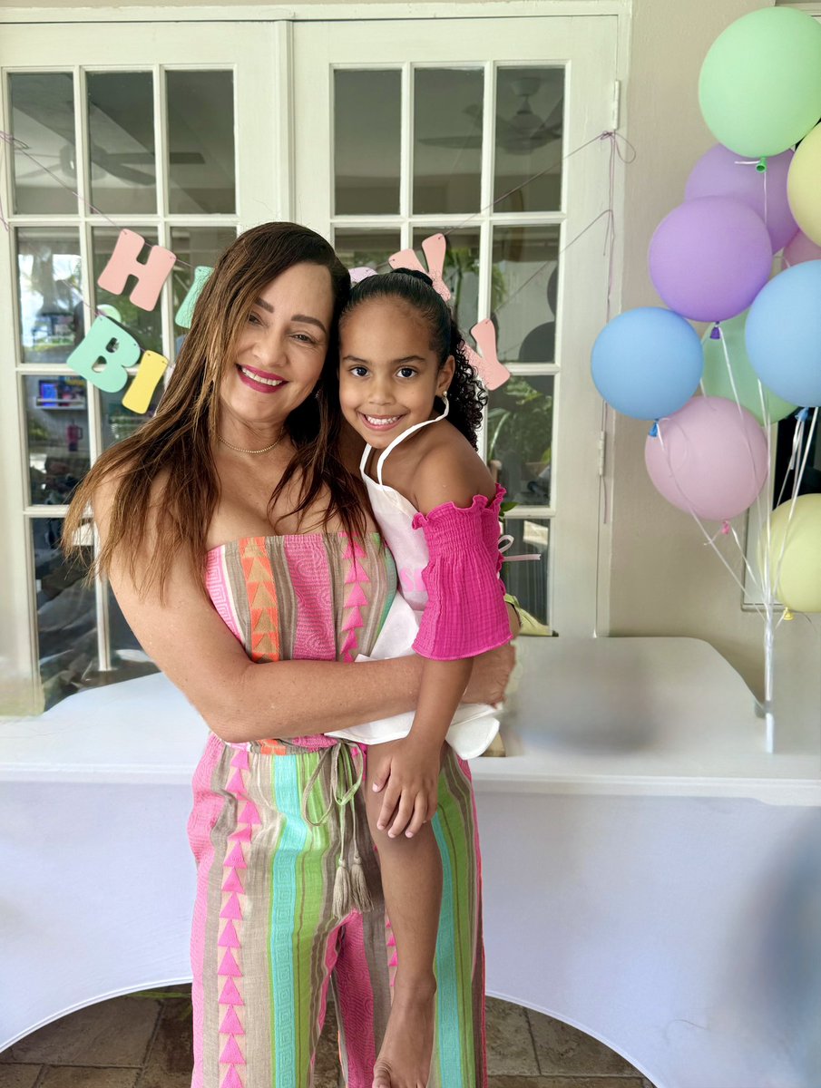 annmarievazja's tweet photo. 🥳Chel is 5️⃣💞🥳🇯🇲
Chels turns 5 🥳💗💗
#HappyBirthday to my #firstgrandchild #Chels! Teaching me that my heart has an endless capacity to love! #LoveLikeThis 
I can’t believe you are 5!
I still remember the day you were born like it was yesterday😭🙏🏻 https://t.co/rbPRLb97BF