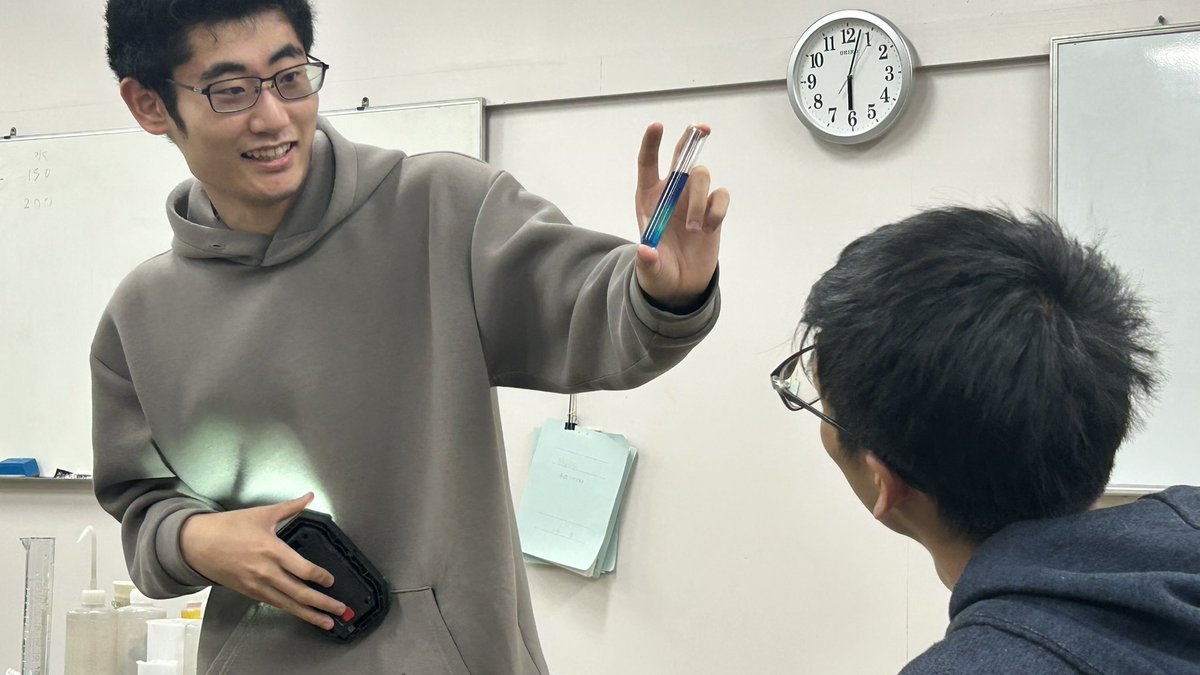 oitchemproject's tweet image. 【活動報告】
4月4日と11日に新入生向けのプロジェクト説明会を行いました！
新入生向けに行った実験は多少失敗はあったものの、何とか楽しんでもらえたかと思います！
 #サイエンスアラカルトエコール
 #oit  #春から大工大