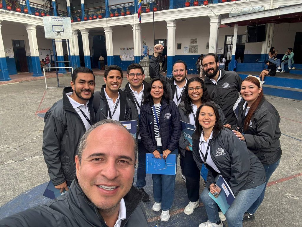 Hoy ganó la Democracia en Ecuador 🇪🇨,muchas felicidades al presidente electo <a href="/DanielNoboaOk/">Daniel Noboa Azin</a>, El socialismo sigue siendo DERROTADO en Latinoamérica, los ecuatorianos han defendido su patria saliendo a votar por la Libertad y no permitir que regresara al poder ese modelo de