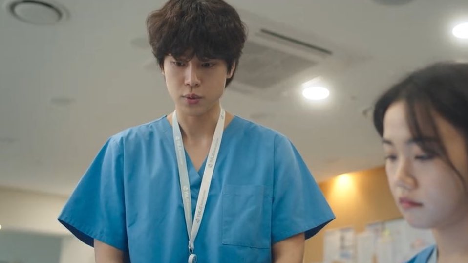 yeyeskii's tweet image. these really capture the struggles of being a first-year. trying, not knowing, hesitating, afraid of annoying your seniors, wanting to quit, tired and frustrated but also guilty for feeling that way. it’s such a complex, real experience. 
#ResidentPlaybook #ResidentPlaybookEp2