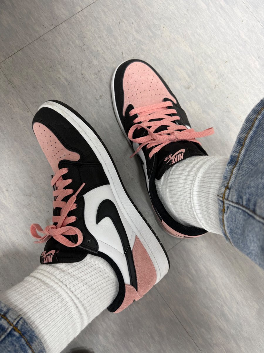 MicroDV1's tweet photo. Spring, Air Jordan 1 🌸 https://t.co/VAKZDLeS1C