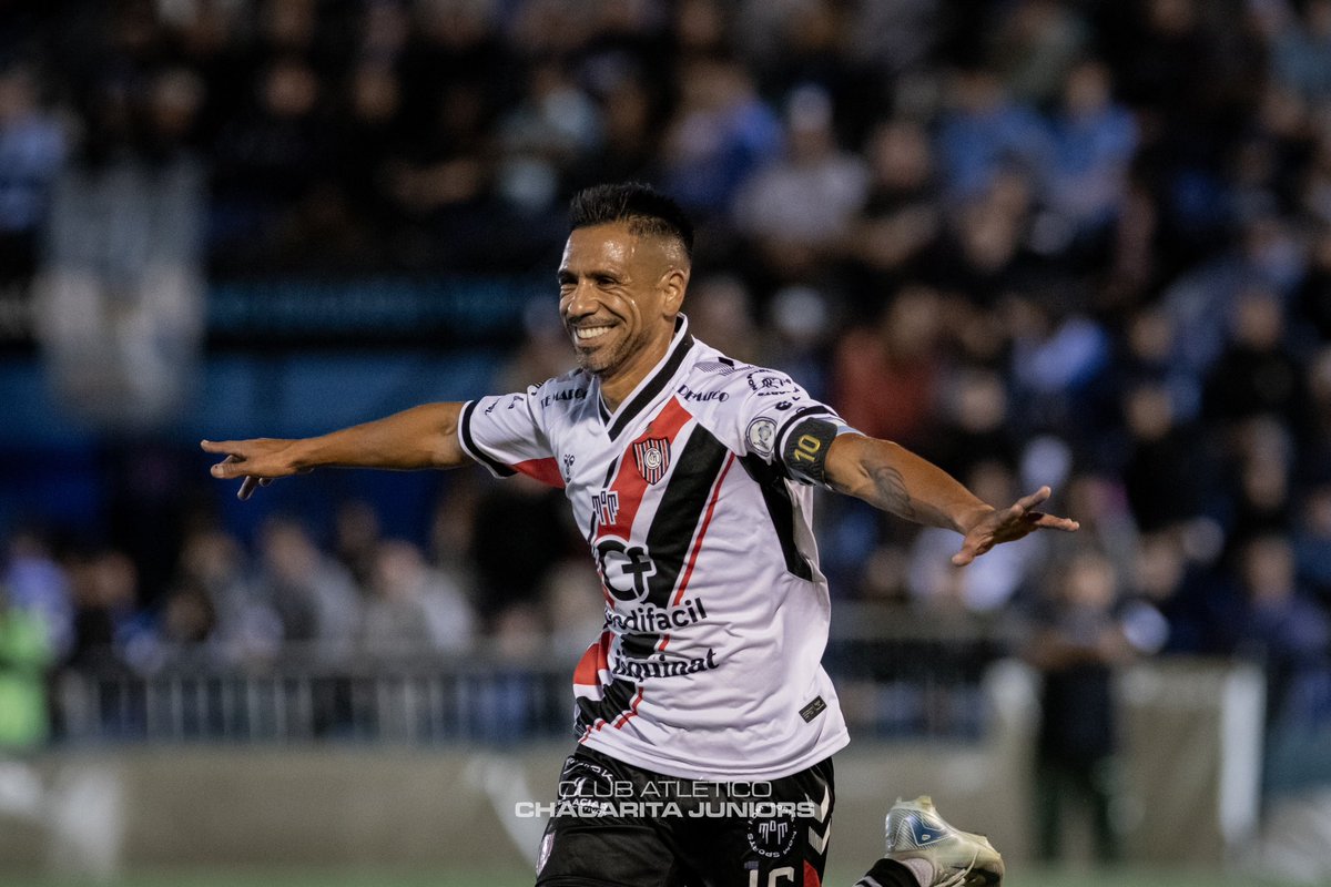 ChacaOficial's tweet photo. La pelota sonríe cuando el negro está cerca 😁

🌙 ¡Buenas noches, Funebreros!

#ElOrgulloDeSerFunebrero🎩 https://t.co/xKUpeMx307