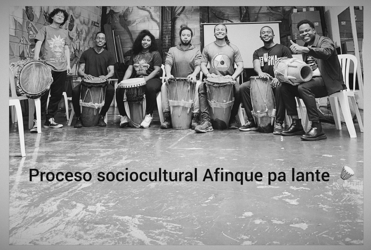 FernandoSinis10's tweet photo. Continuamos fortaleciendo nuestra práctica instrumental de conjunto y nuestra práctica sociocultural reflexionada ✊🏾🪘. https://t.co/cKCAH0u68A