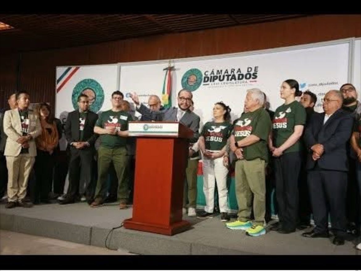 El colectivo Académicxs con Palestina denunciamos  que el diputado Hugo Eric Flores, de Morena, utiliza su cargo como legislador y representante ciudadano, para defender el supuesto derecho del estado de Israel para anexar la franja de Gaza.
COMUNICADO🧵🙏🏽 RT para que lo escuchen