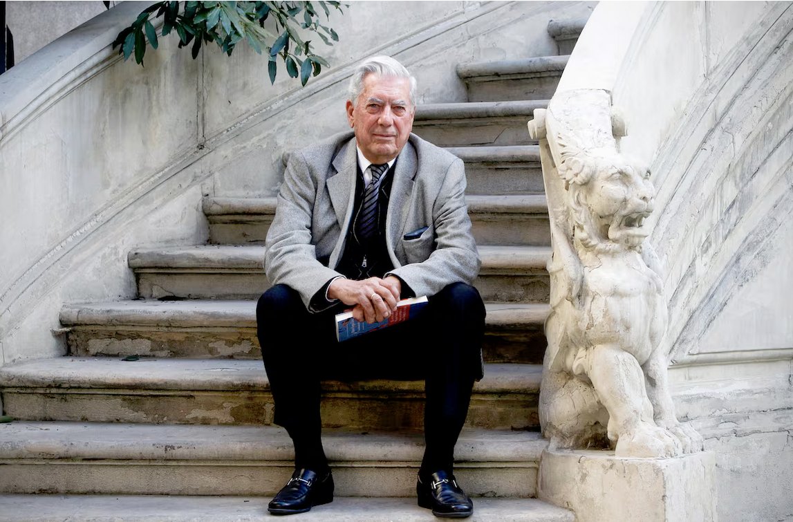 #URGENTE 🇵🇪 A los 89 años muere en Lima Mario Vargas Llosa, gigante de las letras universales.
El  escritor hispano peruano, premio Nobel de Literatura en 2010, fue autor  de obras maestras como ‘Conversación en la catedral’ - QEPD 📷